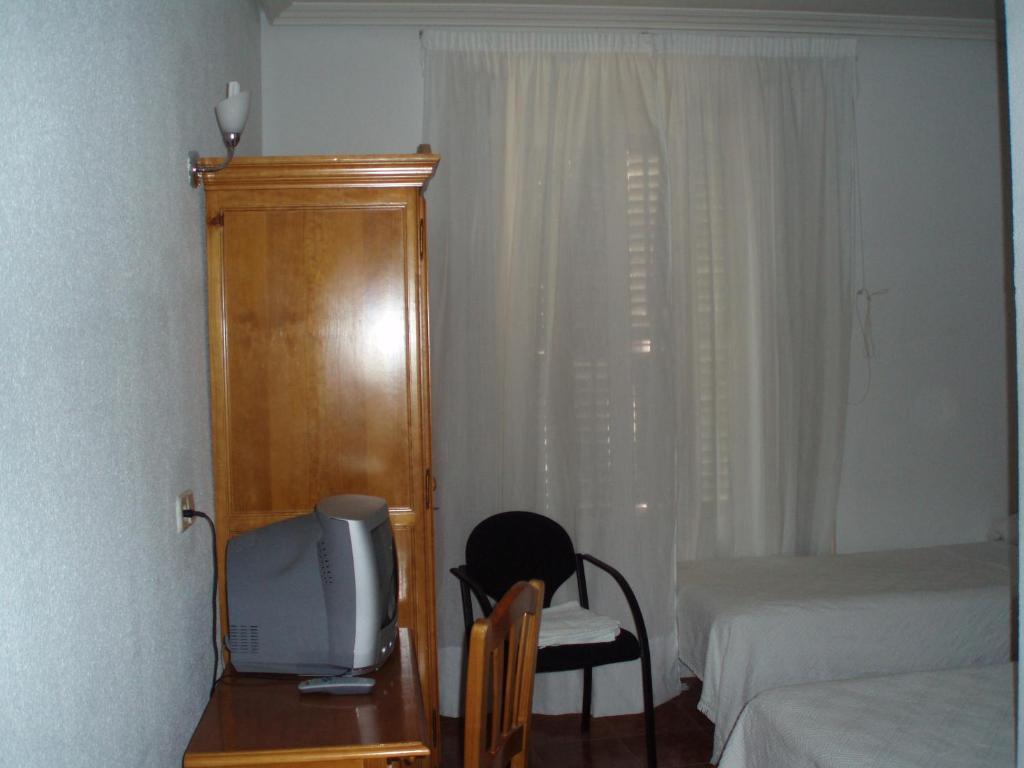Hostal Castilla Madrid Room photo