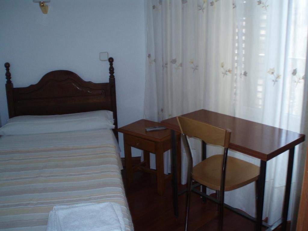 Hostal Castilla Madrid Room photo