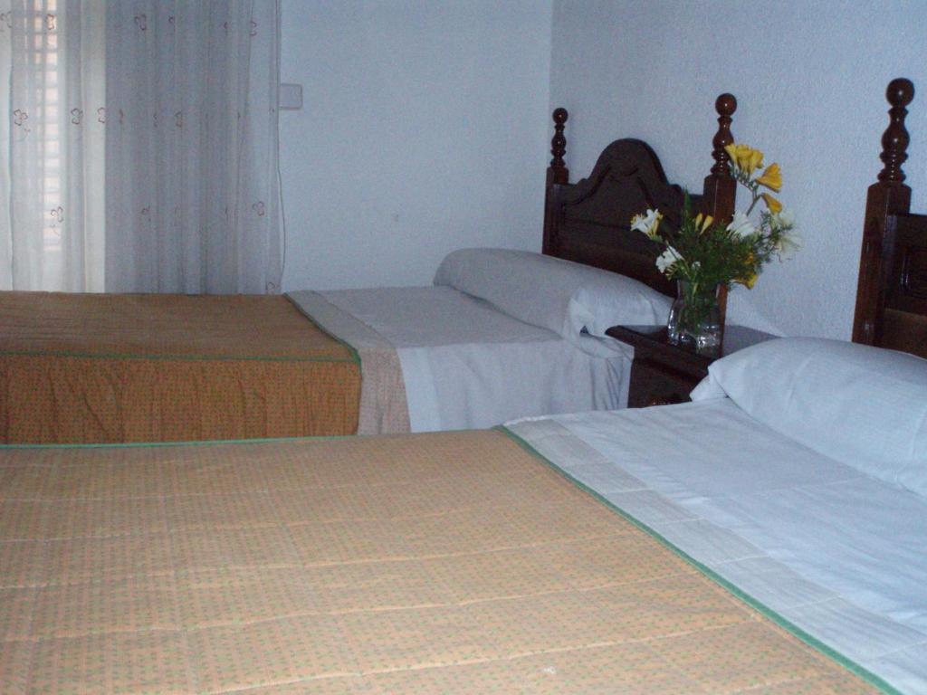 Hostal Castilla Madrid Room photo