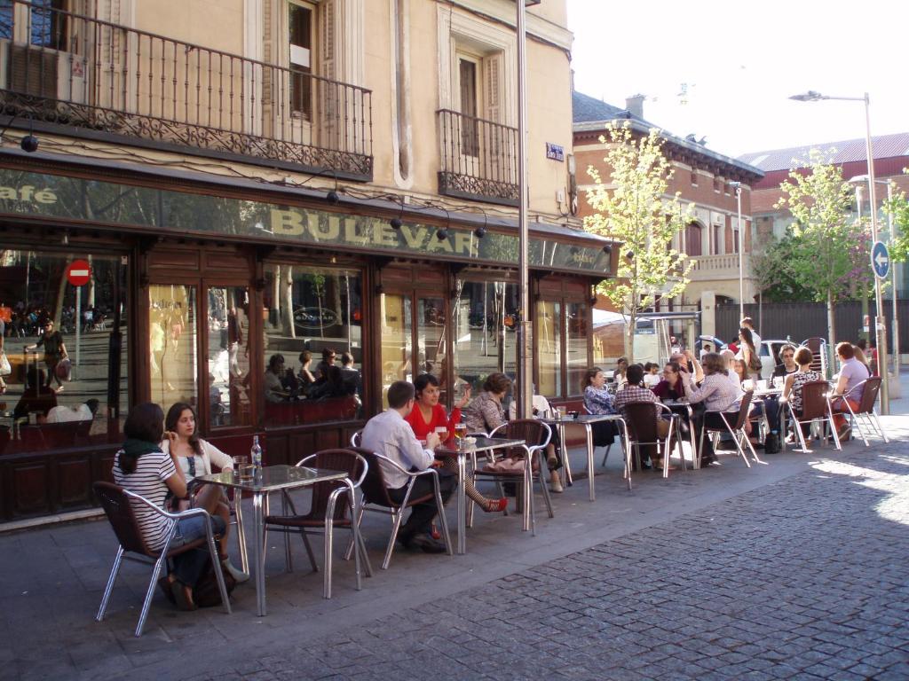 Hostal Castilla Madrid Exterior photo
