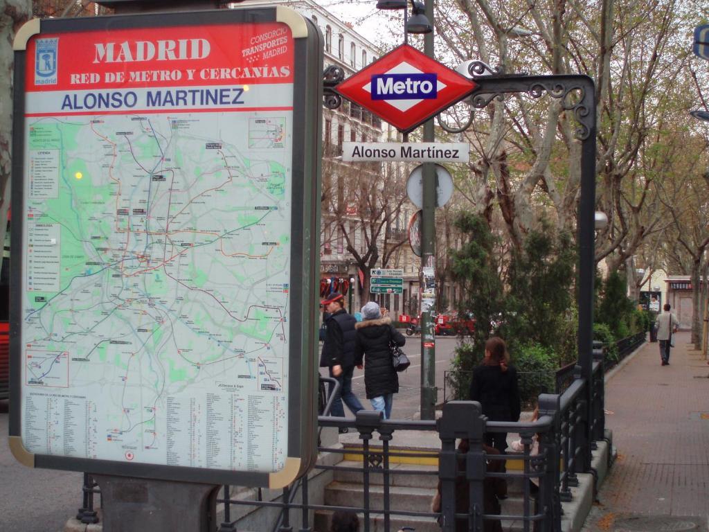 Hostal Castilla Madrid Exterior photo