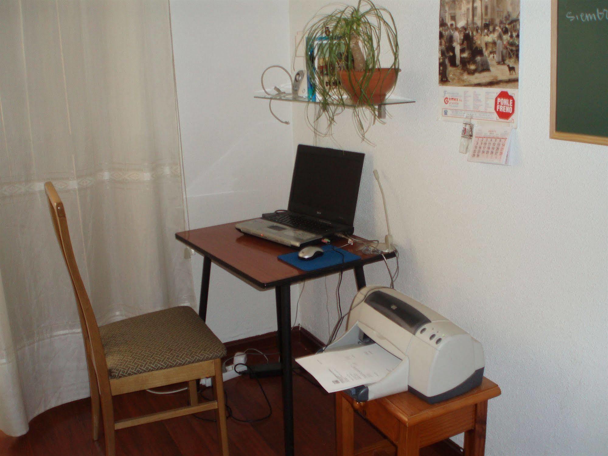 Hostal Castilla Madrid Exterior photo